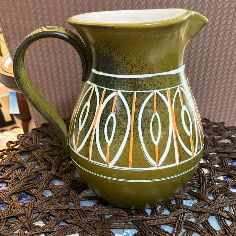 VINTAGE chip callout on spout HOLT HOWARD PITCHER ITALY #7013 HH